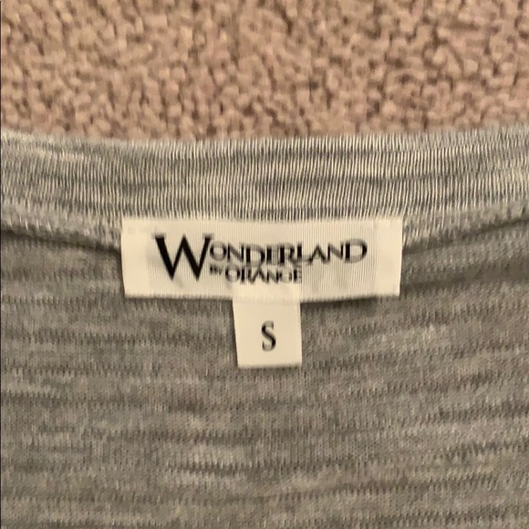 🌺 WONDERLAND 3/4 Sleeve Top Size S 🌺 - Picture 7 of 7